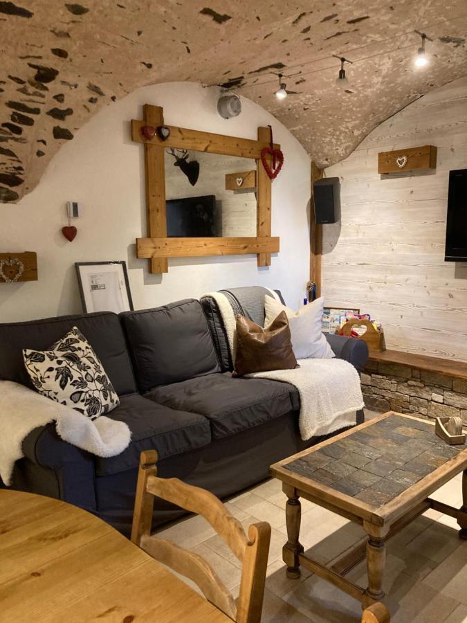 Two Bedroom Apartment La Voute, Chandon Near Meribel - Sleeps 4 Adults Or 2 Adults And 3 Children Les Allues Kültér fotó