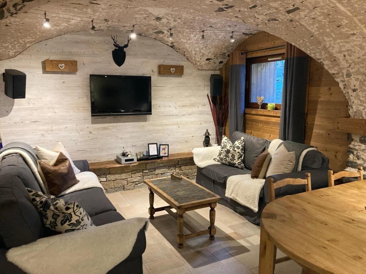 Two Bedroom Apartment La Voute, Chandon Near Meribel - Sleeps 4 Adults Or 2 Adults And 3 Children Les Allues Kültér fotó